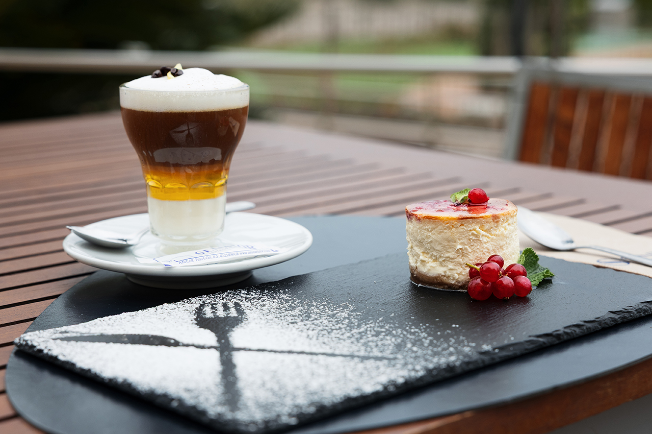 012_alta_senatoráguilas Terraza.jpg